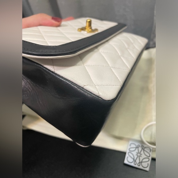 Chanel Rare Vintage Bicolor Single Flap with removable pouch - Picture 10 of 16